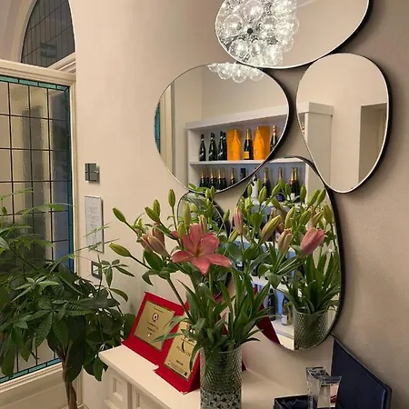 ベッド・アンド・ブレックファスト Palazzo Cini Luxury In ピサ