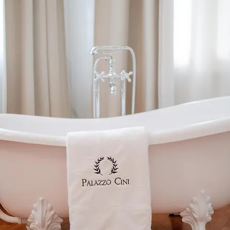 Palazzo Cini Luxury In ベッド・アンド・ブレックファスト